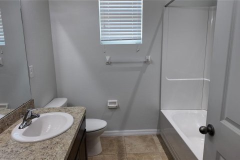 House in Wesley Chapel, Florida 3 bedrooms, 144.65 sq.m. № 2130762 - photo 12