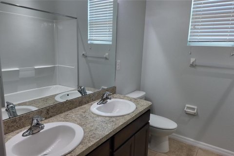 House in Wesley Chapel, Florida 3 bedrooms, 144.65 sq.m. № 2130762 - photo 11
