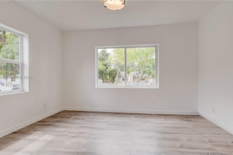 House in North Miami Beach, Florida 3 bedrooms, 100.06 sq.m. № 2243461 - photo 16