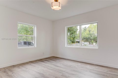 House in North Miami Beach, Florida 3 bedrooms, 100.06 sq.m. № 2243461 - photo 15
