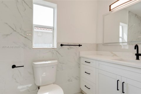 House in North Miami Beach, Florida 3 bedrooms, 100.06 sq.m. № 2243461 - photo 17