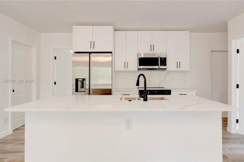 House in North Miami Beach, Florida 3 bedrooms, 100.06 sq.m. № 2243461 - photo 9