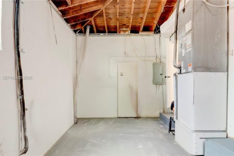House in North Miami Beach, Florida 3 bedrooms, 100.06 sq.m. № 2243461 - photo 29