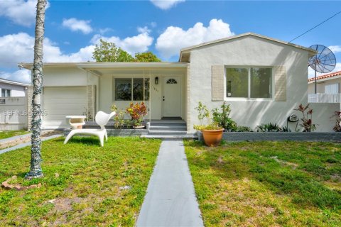 Casa en North Miami Beach, Florida 3 dormitorios, 100.06 m2 № 2243461