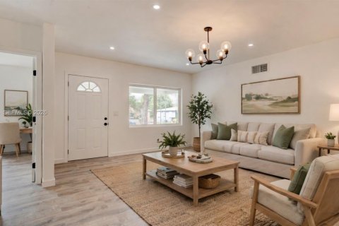 House in North Miami Beach, Florida 3 bedrooms, 100.06 sq.m. № 2243461 - photo 12