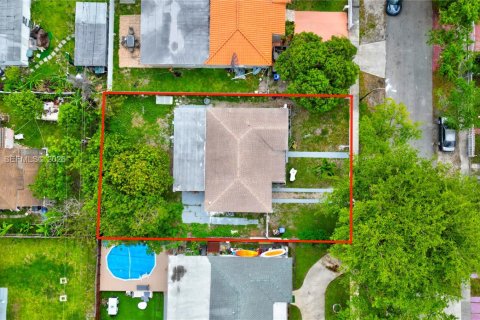 House in North Miami Beach, Florida 3 bedrooms, 100.06 sq.m. № 2243461 - photo 3