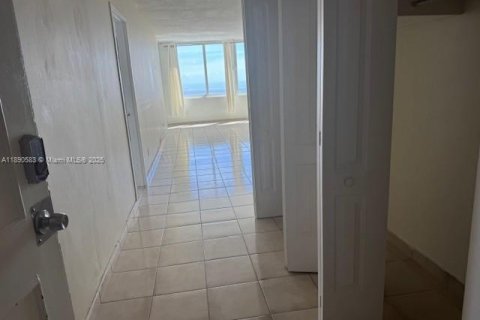 Снять в аренду кондоминиум в Майами-Бич, Флорида 1 спальня, 91.04м2, № 2016553 - фото 17