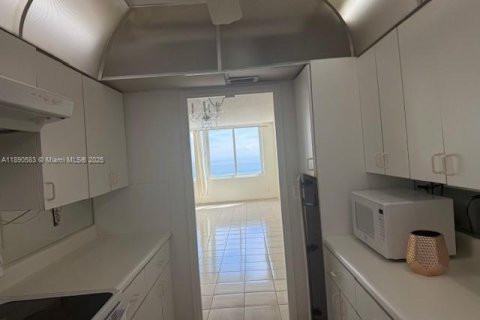 Снять в аренду кондоминиум в Майами-Бич, Флорида 1 спальня, 91.04м2, № 2016553 - фото 25