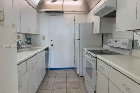 Снять в аренду кондоминиум в Майами-Бич, Флорида 1 спальня, 91.04м2, № 2016553 - фото 24