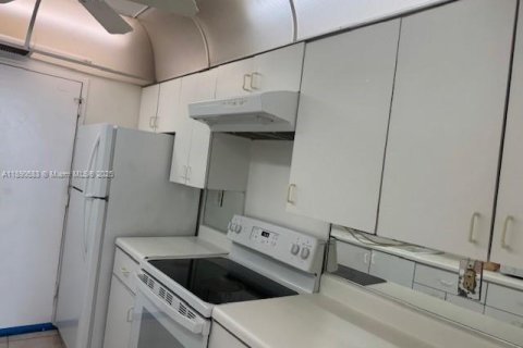 Снять в аренду кондоминиум в Майами-Бич, Флорида 1 спальня, 91.04м2, № 2016553 - фото 26