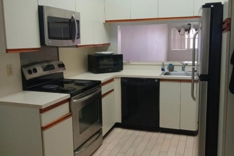 Купить кондоминиум в Лейк-Уорт, Флорида 5 комнат, 110.18м2, № 2082658 - фото 10