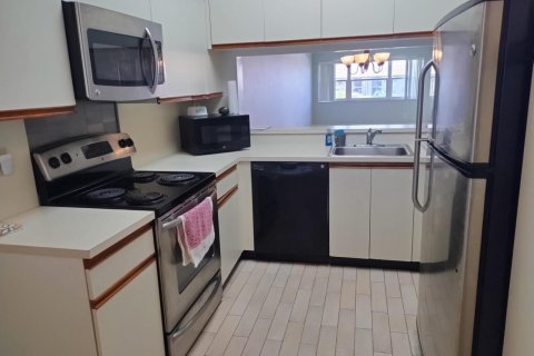 Купить кондоминиум в Лейк-Уорт, Флорида 5 комнат, 110.18м2, № 2082658 - фото 2