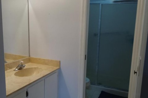 Купить кондоминиум в Лейк-Уорт, Флорида 5 комнат, 110.18м2, № 2082658 - фото 15