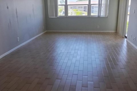 Купить кондоминиум в Лейк-Уорт, Флорида 5 комнат, 110.18м2, № 2082658 - фото 3