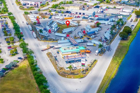Commercial property in Medley, Florida № 1868570 - photo 14