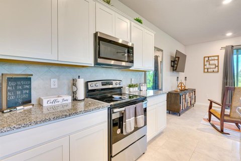 Townhouse in Wesley Chapel, Florida 3 bedrooms, 168.9 sq.m. № 2205373 - photo 11