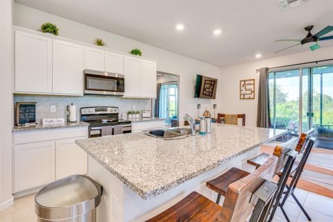 Townhouse in Wesley Chapel, Florida 3 bedrooms, 168.9 sq.m. № 2205373 - photo 8
