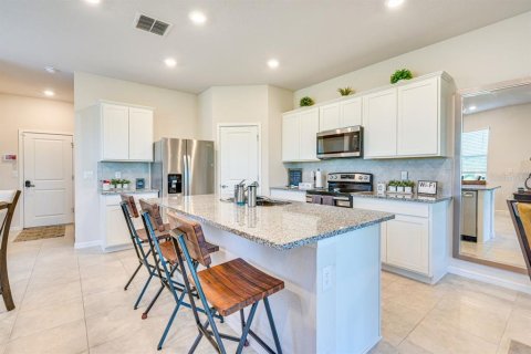 Townhouse in Wesley Chapel, Florida 3 bedrooms, 168.9 sq.m. № 2205373 - photo 10