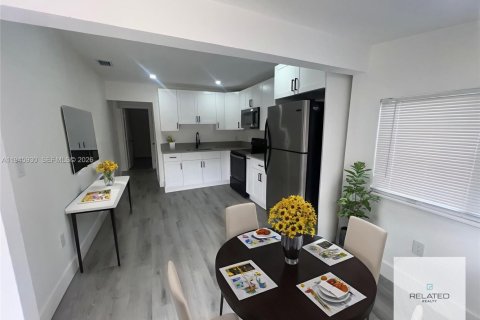 Villa ou maison à vendre à Miami, Floride: 2 chambres, 74.51 m2 № 2002168 - photo 5