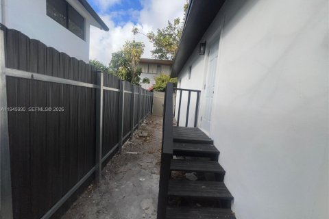 Villa ou maison à vendre à Miami, Floride: 2 chambres, 74.51 m2 № 2002168 - photo 23