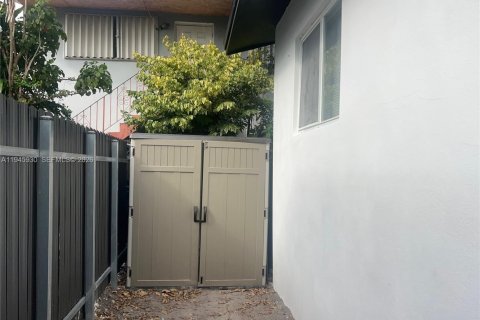 Villa ou maison à vendre à Miami, Floride: 2 chambres, 74.51 m2 № 2002168 - photo 24