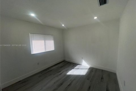 Villa ou maison à vendre à Miami, Floride: 2 chambres, 74.51 m2 № 2002168 - photo 16