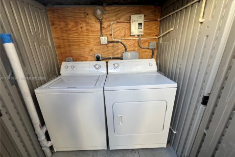 Villa ou maison à vendre à Miami, Floride: 2 chambres, 74.51 m2 № 2002168 - photo 25