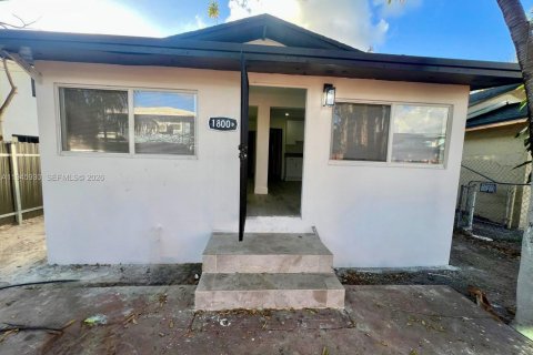 Villa ou maison à vendre à Miami, Floride: 2 chambres, 74.51 m2 № 2002168 - photo 2