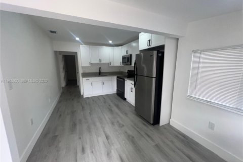 Villa ou maison à vendre à Miami, Floride: 2 chambres, 74.51 m2 № 2002168 - photo 8