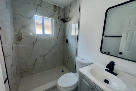 Villa ou maison à vendre à Miami, Floride: 2 chambres, 74.51 m2 № 2002168 - photo 21