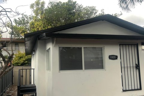 Villa ou maison à vendre à Miami, Floride: 2 chambres, 74.51 m2 № 2002168 - photo 4