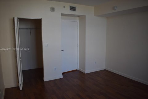 Condo in Miami, Florida, 1 bedroom  № 2145851 - photo 10