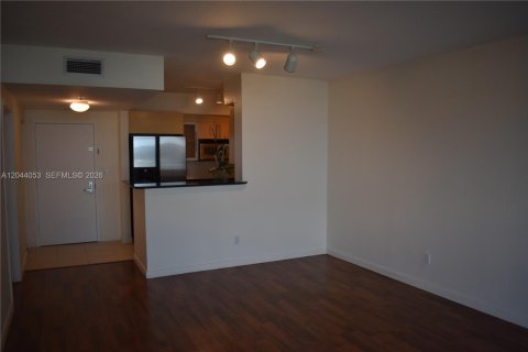 Condo in Miami, Florida, 1 bedroom  № 2145851 - photo 8