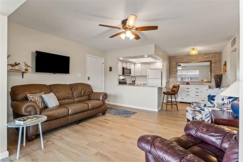 Condo in New Port Richey, Florida, 2 bedrooms  № 2111534 - photo 25