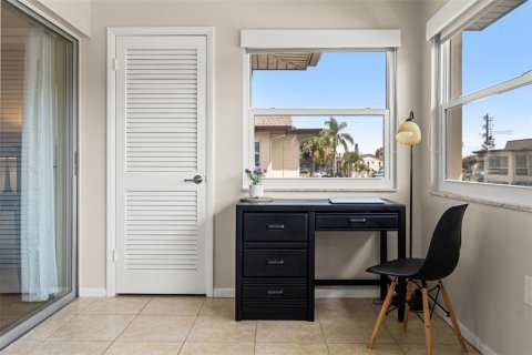 Condo in New Port Richey, Florida, 2 bedrooms  № 2111534 - photo 21