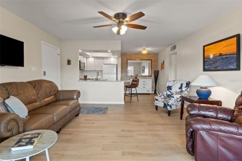Condo in New Port Richey, Florida, 2 bedrooms  № 2111534 - photo 26