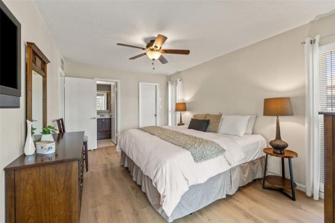 Condo in New Port Richey, Florida, 2 bedrooms  № 2111534 - photo 5