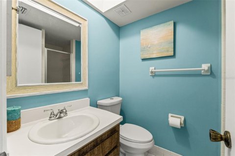 Condo in New Port Richey, Florida, 2 bedrooms  № 2111534 - photo 9