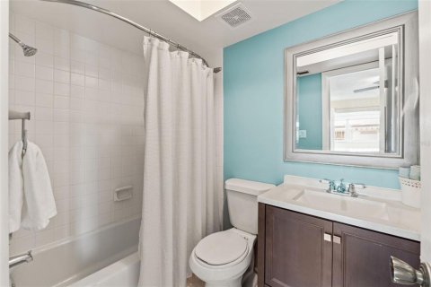 Condo in New Port Richey, Florida, 2 bedrooms  № 2111534 - photo 6