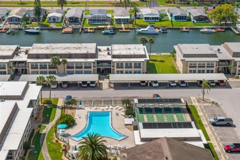 Condo in New Port Richey, Florida, 2 bedrooms  № 2111534 - photo 30