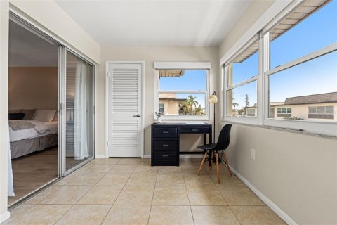 Condo in New Port Richey, Florida, 2 bedrooms  № 2111534 - photo 20