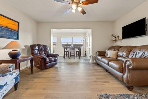 Condo in New Port Richey, Florida, 2 bedrooms  № 2111534 - photo 24