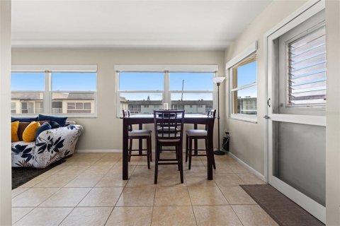 Condo in New Port Richey, Florida, 2 bedrooms  № 2111534 - photo 23