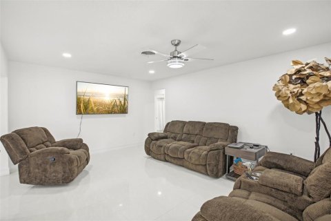 Casa en venta en Saint Petersburg, Florida, 3 dormitorios, 166.39 m2 № 1546944 - foto 9