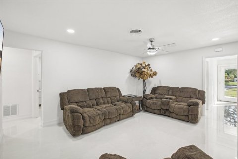 Casa en venta en Saint Petersburg, Florida, 3 dormitorios, 166.39 m2 № 1546944 - foto 11