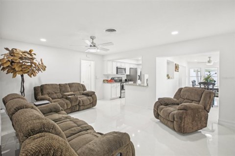 Casa en venta en Saint Petersburg, Florida, 3 dormitorios, 166.39 m2 № 1546944 - foto 10