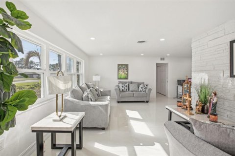Casa en venta en Saint Petersburg, Florida, 3 dormitorios, 166.39 m2 № 1546944 - foto 5