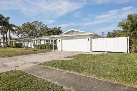 Casa en venta en Saint Petersburg, Florida, 3 dormitorios, 166.39 m2 № 1546944 - foto 3