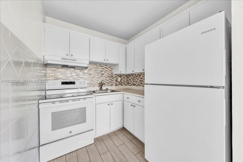 Apartment in Fort Lauderdale, Florida 1 bedroom, 1909.33 sq.m. № 1994468 - photo 13