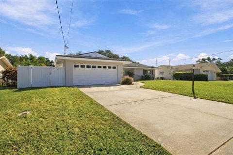 Villa ou maison à vendre à Largo, Floride: 4 chambres, 182.18 m2 № 2437402 - photo 4